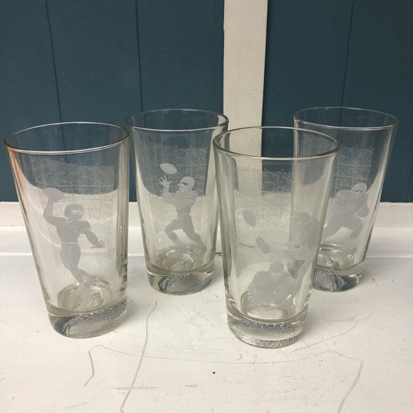 Set of 4 Vintage Look Football Players Tumbler Pint Glasses Heavy Glass Man Cave - Picture 1 of 5